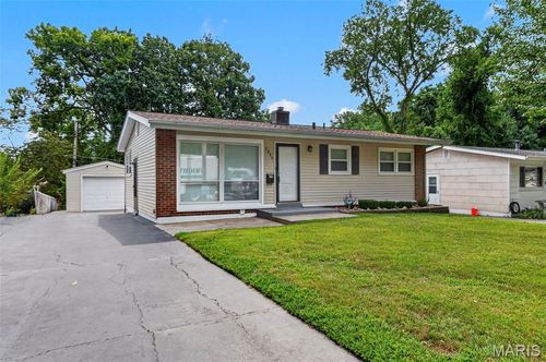 2898 Lesmer Ct, Overland, MO, 63114-1319 | Card Image