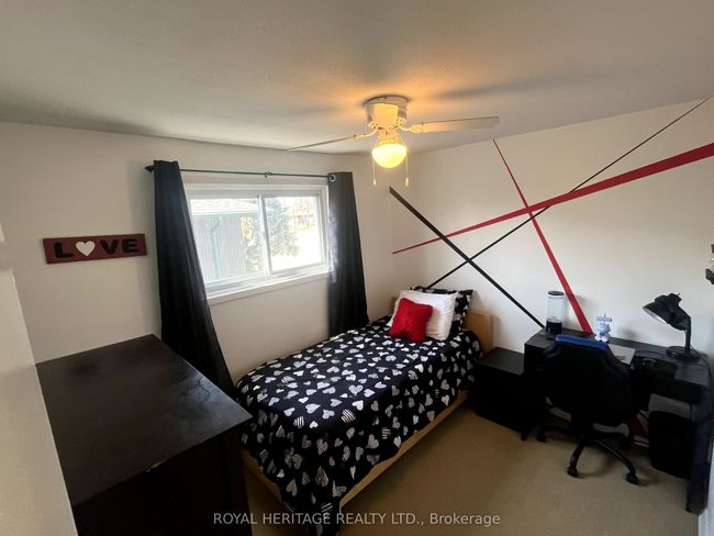 681 Athol St E, House attached with 4 bedrooms, 2 bathrooms and 5 parking in Oshawa ON | Image 17