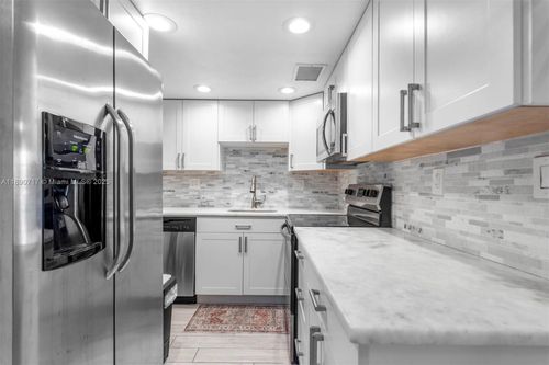 apt-208-2970 Ne 16th Ave, Oakland Park, FL, 33334-5260 | Card Image