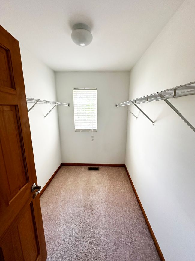 Walk in closet | Image 6