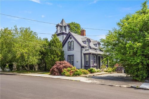 83 Summer St, Woonsocket, RI, 02895-1142 | Card Image