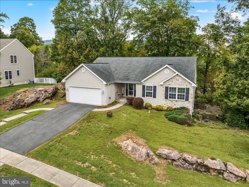 9 Courtney Rea Cir, READING, PA, 19606-3072 | Card Image