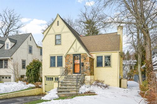 6 Shadow Ln, Larchmont, NY, 10538-2525 | Card Image