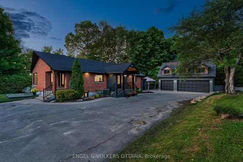 2326 Stoney Lane, Cumberland, ON, K4C1B9 | Card Image