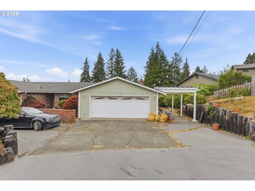1624 Applewood Dr, Coos Bay, OR, 97420-4421 | Card Image