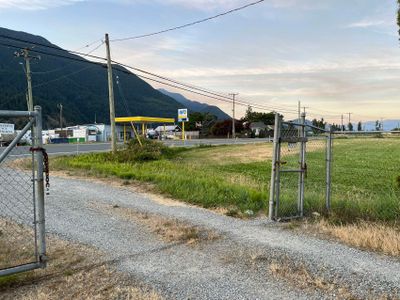 39582 Lougheed Highway, House other with 3 bedrooms, 2 bathrooms and null parking in Deroche BC | Image 3