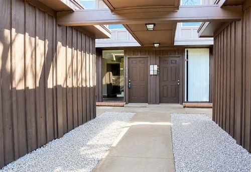 6321 Walraven Cir, Fort Worth, TX, 76133-3409 | Card Image