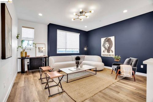 2229 2229 Myrtle St, Oakland, CA, 94607 | Card Image