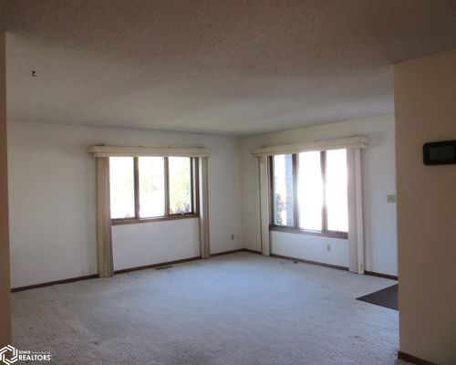232 W L St, Forest City, IA, 50436-1400 | Card Image