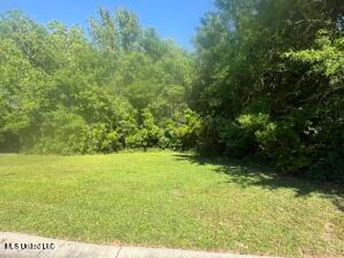 694 Waters View Dr, Biloxi, MS, 39532-4511 | Card Image
