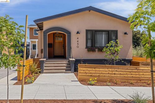 4430 Howe St, Oakland, CA, 94611-4216 | Card Image