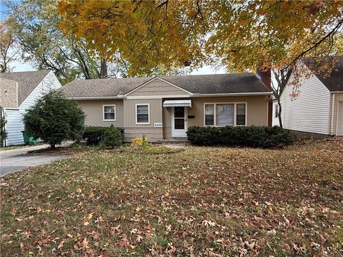 5529 Granada Ln, Mission, KS, 66205-2503 | Card Image