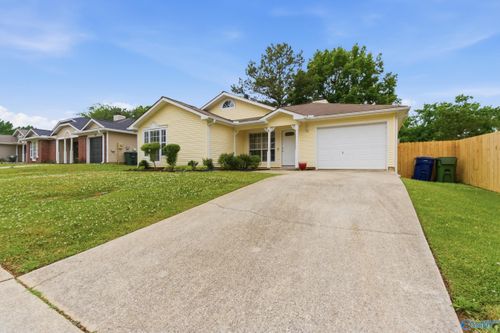 209 Mountain Creek Dr, Madison, AL, 35757-6836 | Card Image