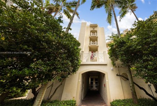 apt-501-3600 Oaks Clubhouse Dr, Pompano Beach, FL, 33069-3697 | Card Image