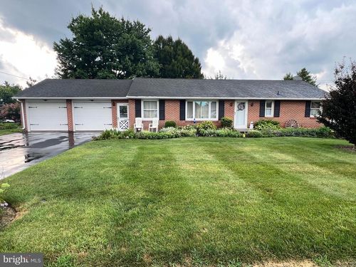 724 School Ln, NEW HOLLAND, PA, 17557-9705 | Card Image