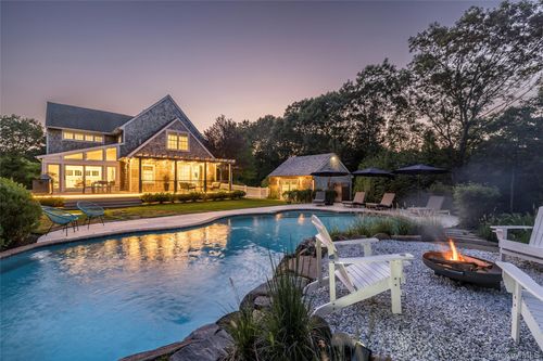 20 Cove Neck Ln, Southampton, NY, 11968-5638 | Card Image