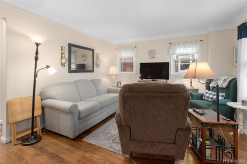 15573 Thomas Ave, Allen Park, MI, 48101-1947 | Card Image