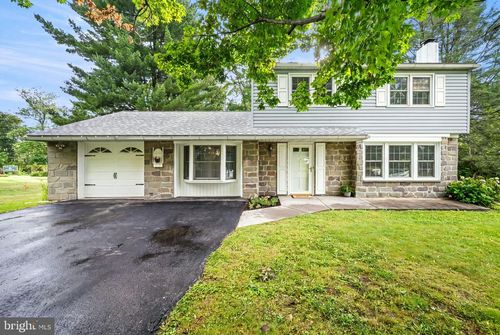 2113 Robin Ln, POTTSTOWN, PA, 19465-8609 | Card Image