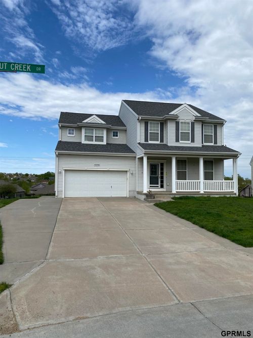 2210 Walnut Creek Dr, Papillion, NE, 68046-8008 | Card Image
