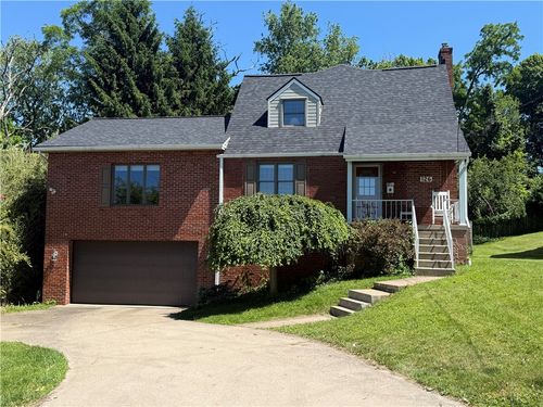 126 Leon Rd, Pittsburgh, PA, 15220-3219 | Card Image