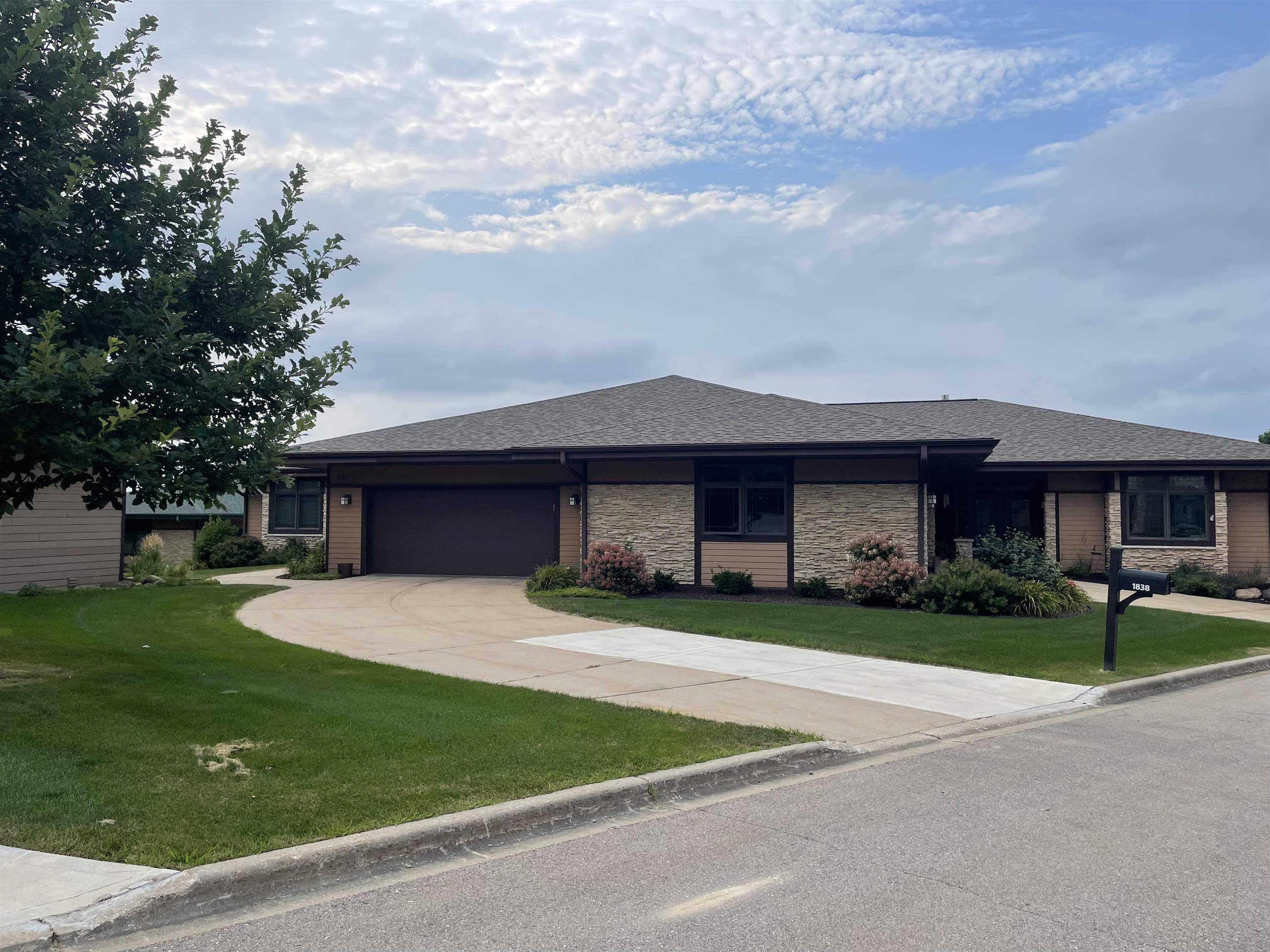 Breezy Trl, Verona, WI 53593