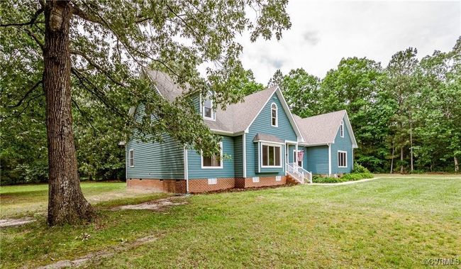 View of front facade with crawl space, a front lawn, and a shingled roof | Image 45