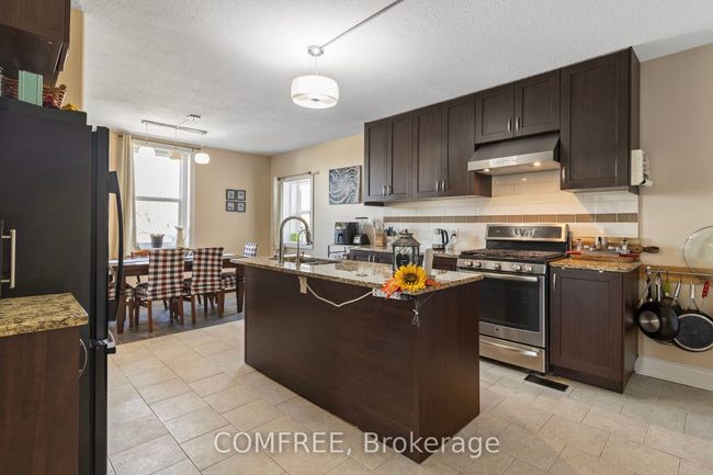 8 Laura St, House other with 5 bedrooms, 3 bathrooms and 4 parking in Lyn ON | Image 21