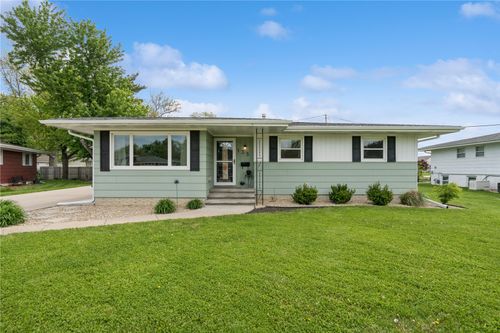 135 29th Street Ct, Marion, IA, 52302-3955 | Card Image
