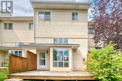7 Millrose Pl Sw, Calgary, AB, T2Y3J6 | Card Image
