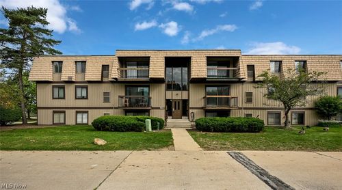 k9-9611 Sunrise Blvd, North Royalton, OH, 44133-3437 | Card Image