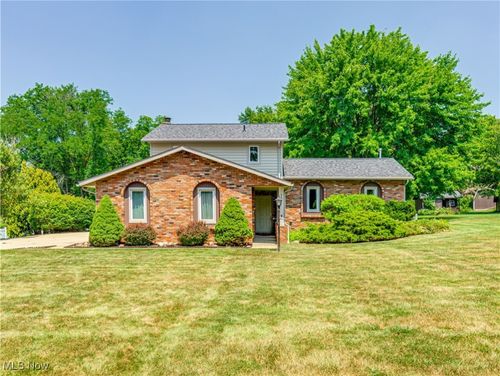 3879 Dogwood St Nw, Uniontown, OH, 44685-8626 | Card Image