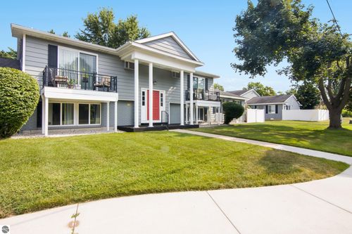 841 Fern St, Traverse City, MI, 49686-3680 | Card Image