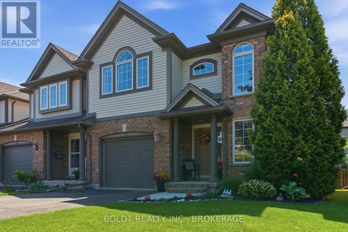 10 Flynn Court, St. Catharines (Grapeview), ON, L2R6P9 | Card Image