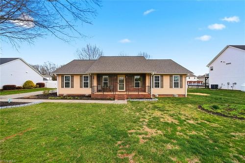 209 Charleston Ridge Dr, Mocksville, NC, 27028-2662 | Card Image