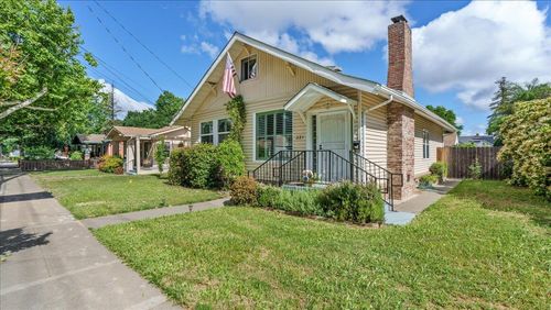 221 Cross St, Woodland, CA, 95695-4606 | Card Image