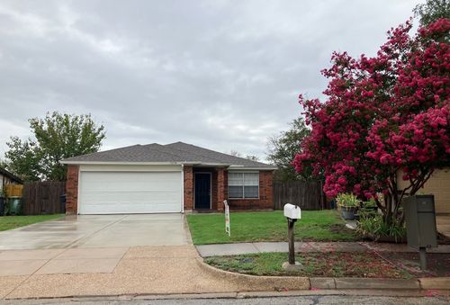 5210 Highbank Dr, Arlington, TX, 76018-4924 | Card Image