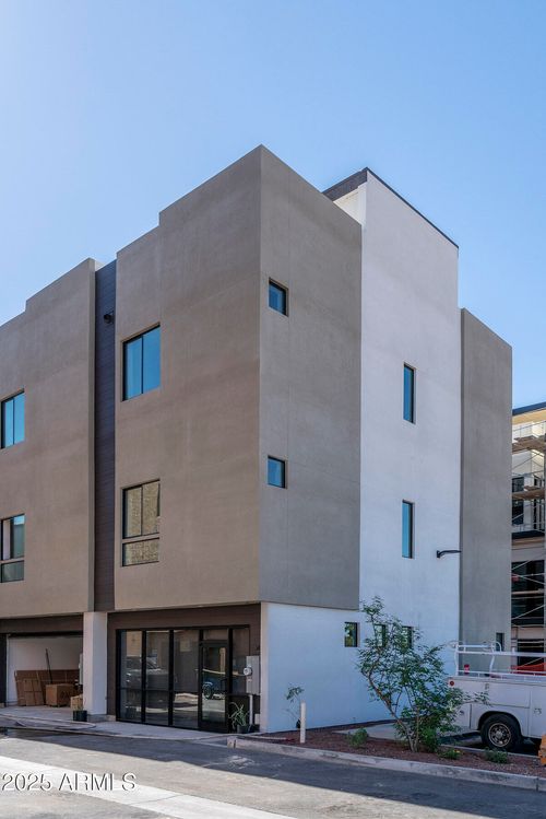 36-4220 N 32nd St, Phoenix, AZ, 85018-4723 | Card Image