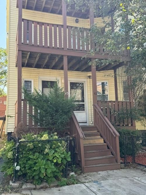 apt-2-45-43 Francis St, Waltham, MA, 02451-4387 | Card Image