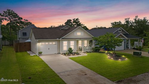 126 Nw 14th St, Oak Island, NC, 28465-7201 | Card Image