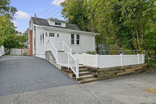 14 Corona Rd, Sound Beach, NY, 11789-1325 | Card Image
