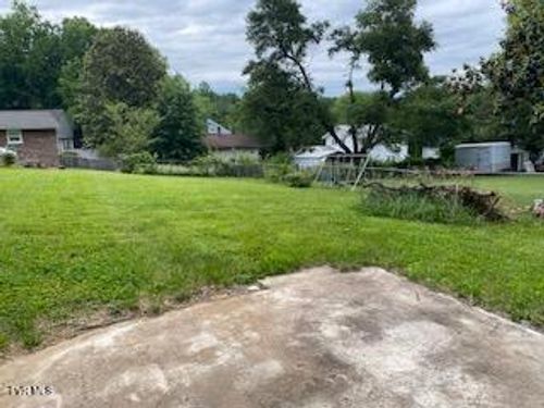 3808 Deepwood Dr, Johnson City, TN, 37601-2418 | Card Image
