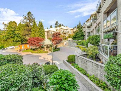 211 - 301 Maude Rd, Condo with 2 bedrooms, 1 bathrooms and 1 parking in Port Moody BC | Image 2