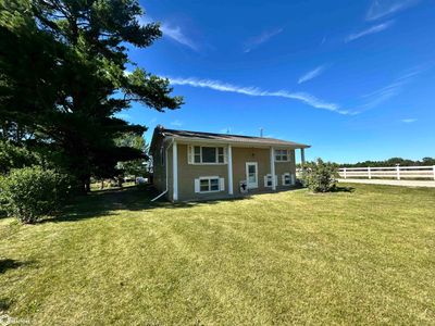 23234 195th Street, Home with 3 bedrooms, 1 bathrooms and 3 parking in Bloomfield IA | Image 2