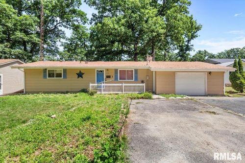 15858 Oak Ln, Girard, IL, 62640-7257 | Card Image