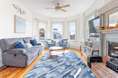 5e-100 Broadway, Chelsea, MA, 02150-2676 | Card Image
