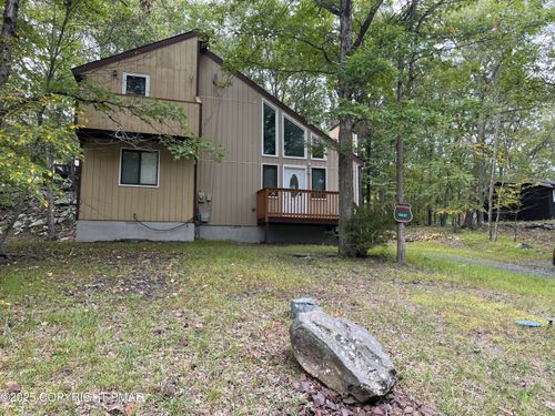 5031 Woodbridge Dr E, Bushkill, PA, 18324-6943 | Card Image