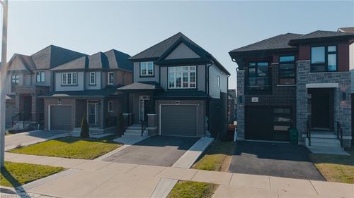 38 Sportsman Hill Street, Kitchener, ON, N2H5T3 | Card Image