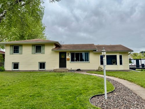 104 8th Ave Ne, Forest Lake, MN, 55025-1261 | Card Image