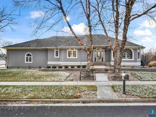 417 E Meadowlark Cir, Brandon, SD, 57005-1082 | Card Image