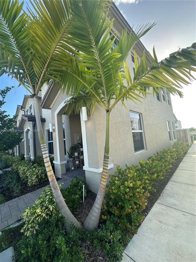 14832 Sw 265th St, Townhouse with 3 bedrooms, 2 bathrooms and null parking in Homestead FL | Image 2